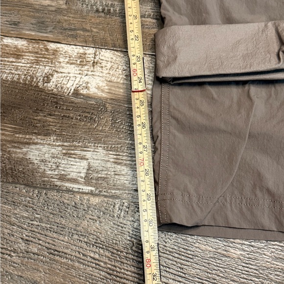 The North Face Women’s Tan Convertible Cargo Pants Size 14 - Picture 9 of 12